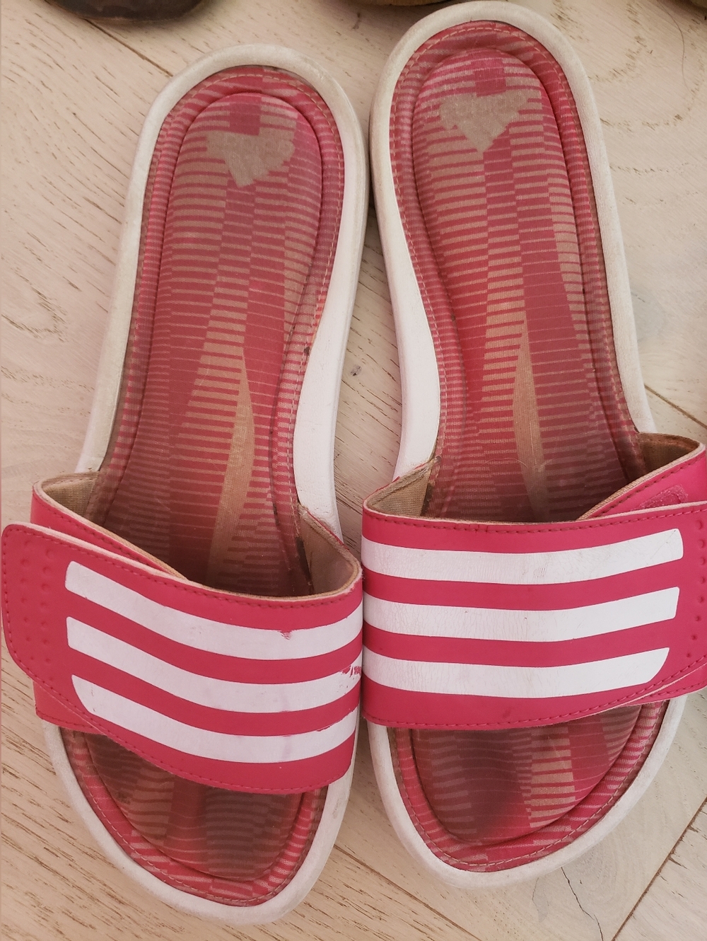 Very Used Women's Slides